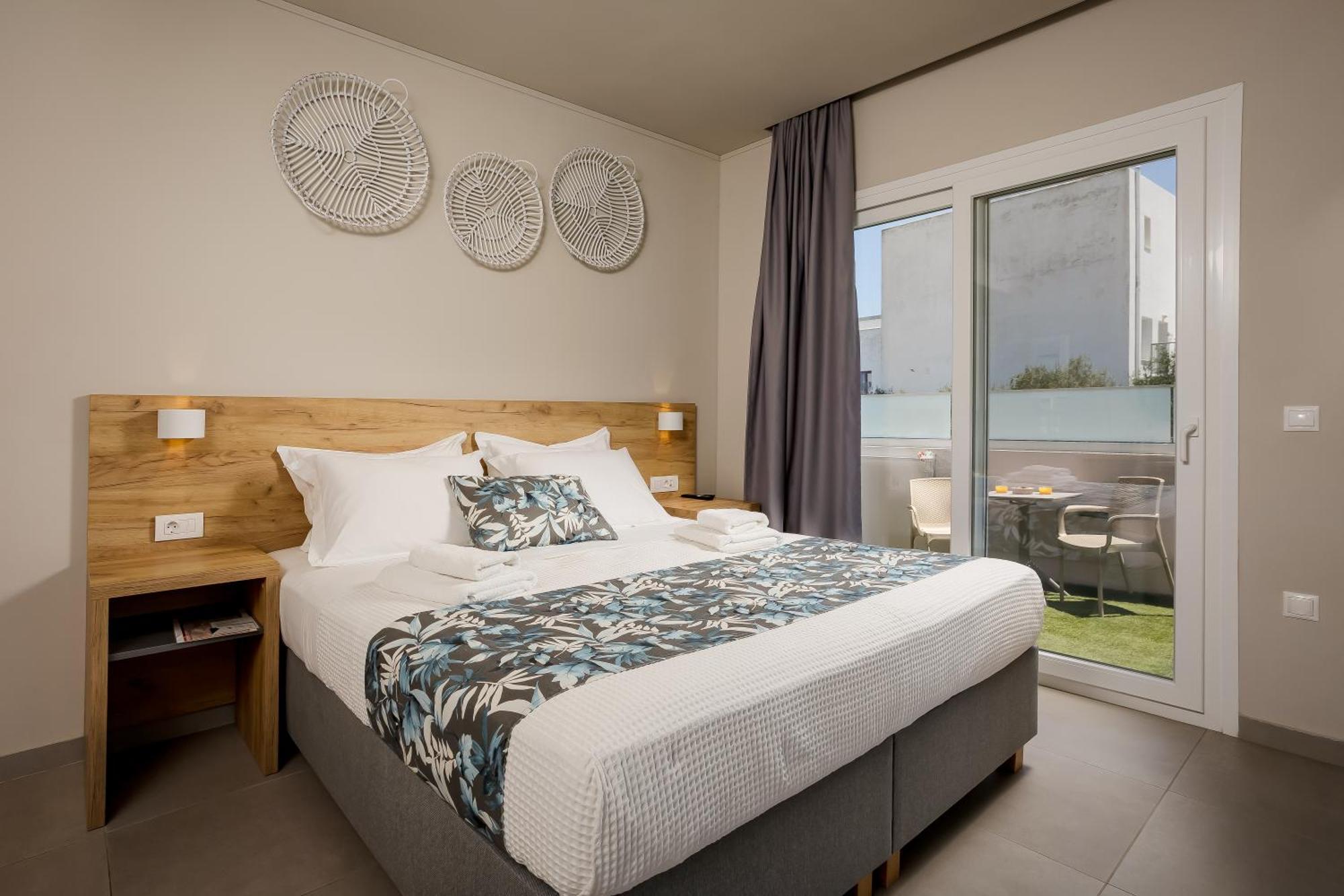 Sarpidon Suites Agia Marina Exteriör bild