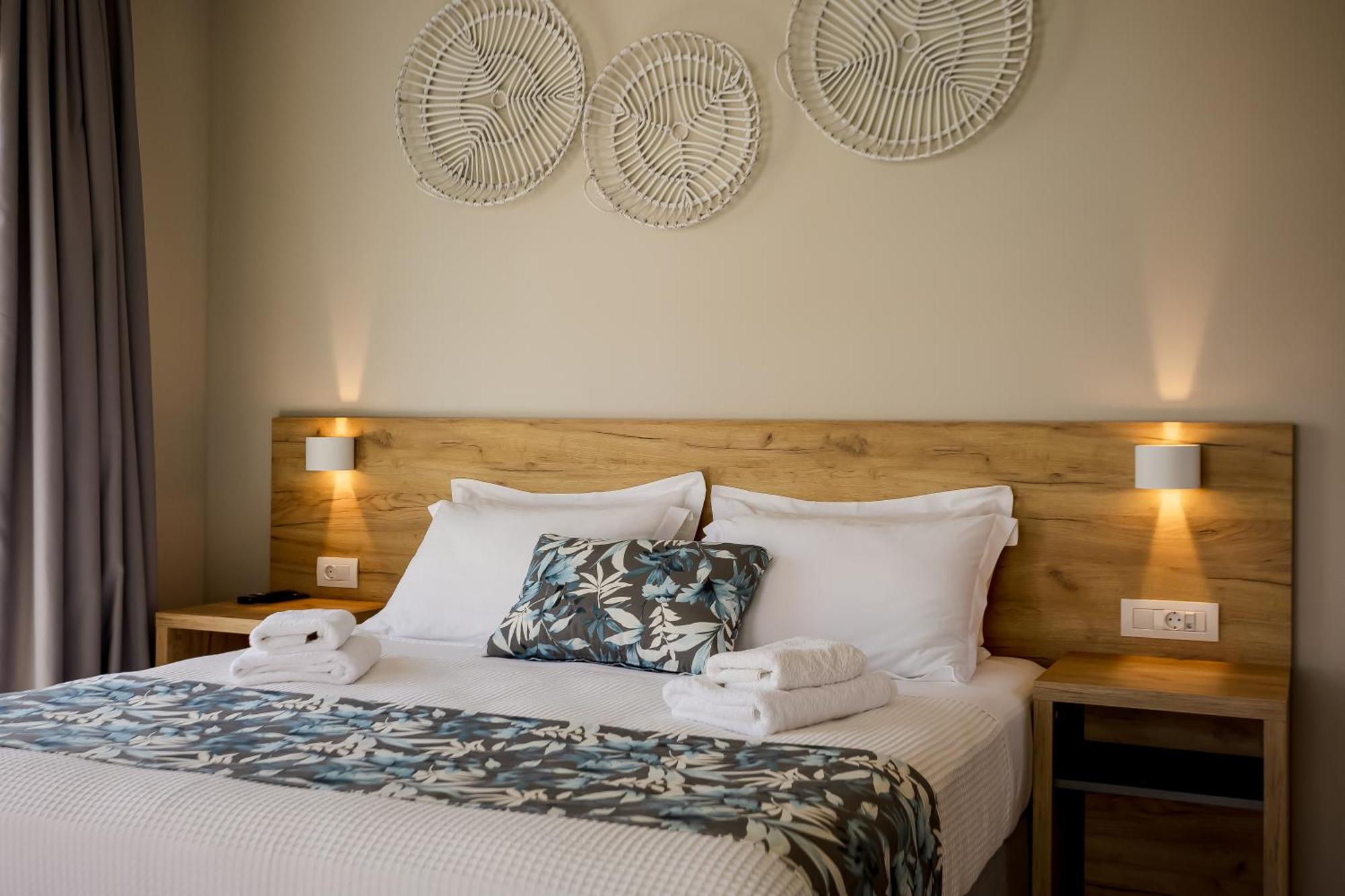 Sarpidon Suites Agia Marina Exteriör bild