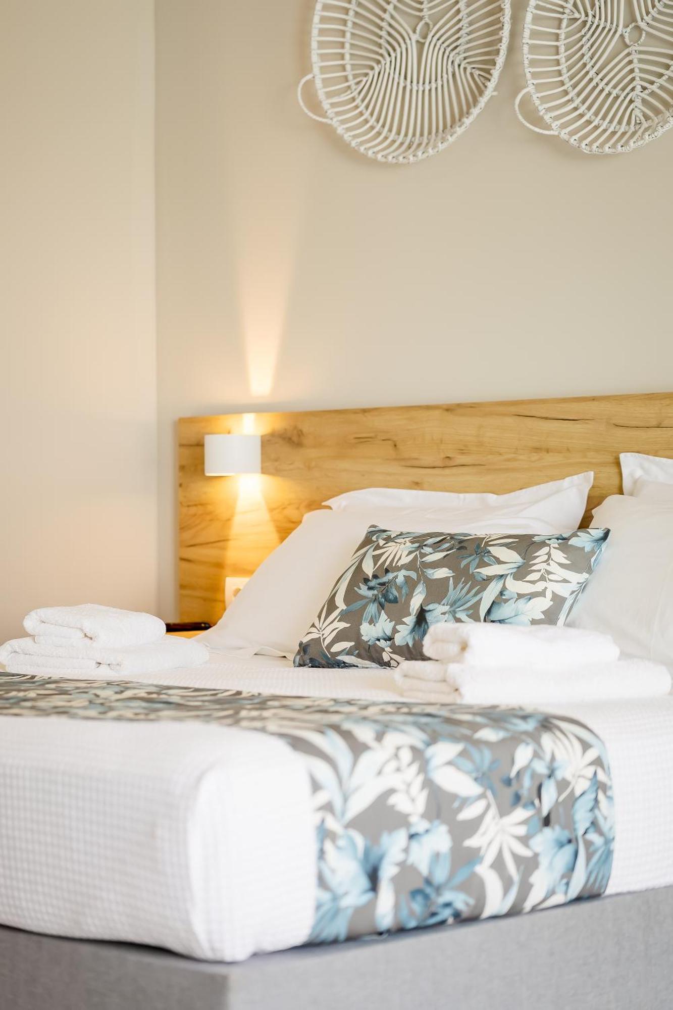 Sarpidon Suites Agia Marina Exteriör bild